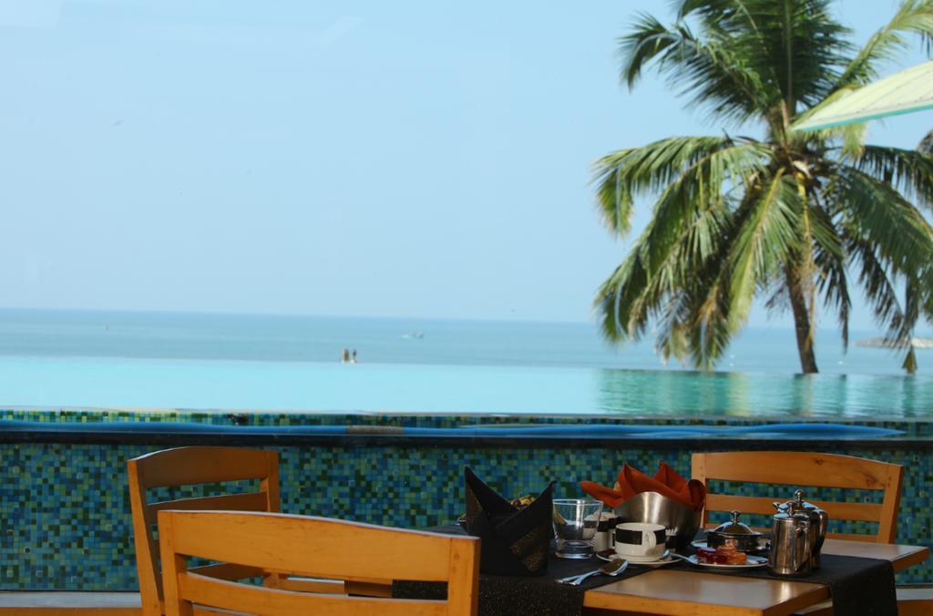 The Quilon Beach Hotel And Convention Center Колам Екстериор снимка