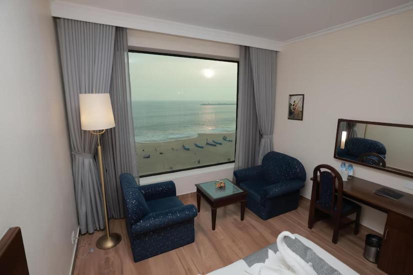 The Quilon Beach Hotel And Convention Center Колам Екстериор снимка