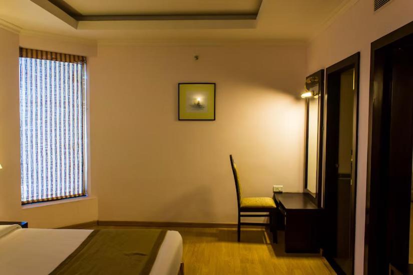 The Quilon Beach Hotel And Convention Center Колам Екстериор снимка