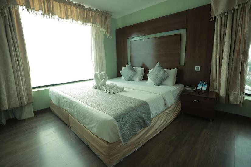 The Quilon Beach Hotel And Convention Center Колам Екстериор снимка