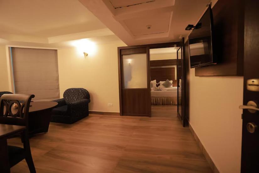 The Quilon Beach Hotel And Convention Center Колам Екстериор снимка
