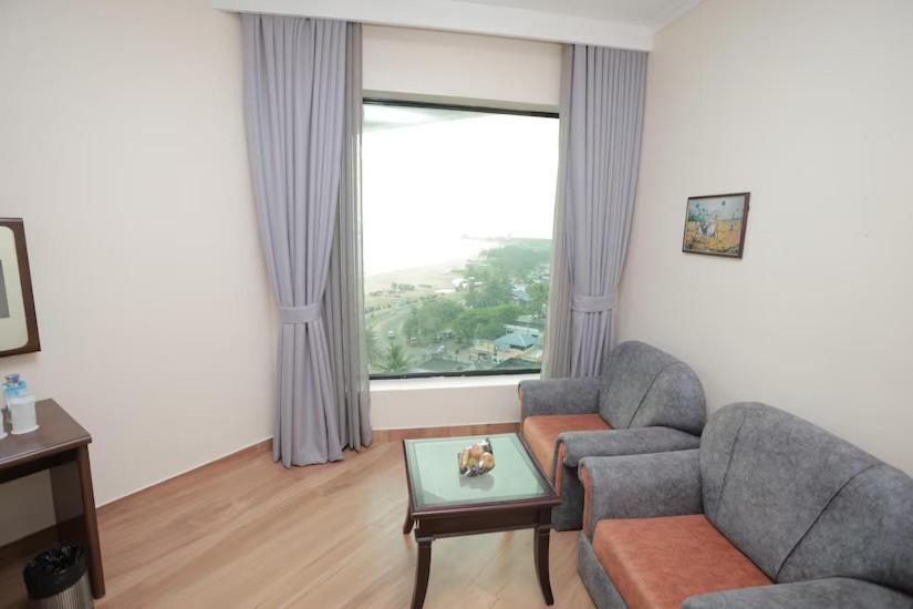 The Quilon Beach Hotel And Convention Center Колам Екстериор снимка
