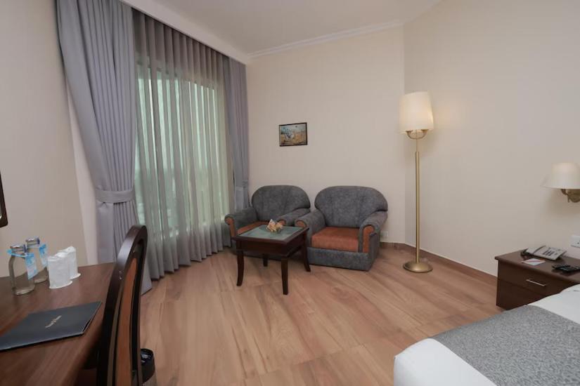 The Quilon Beach Hotel And Convention Center Колам Екстериор снимка