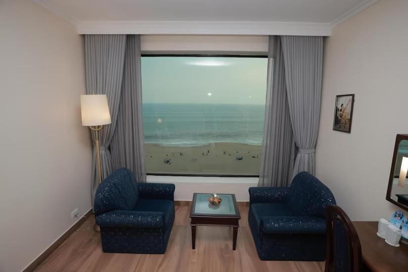 The Quilon Beach Hotel And Convention Center Колам Екстериор снимка