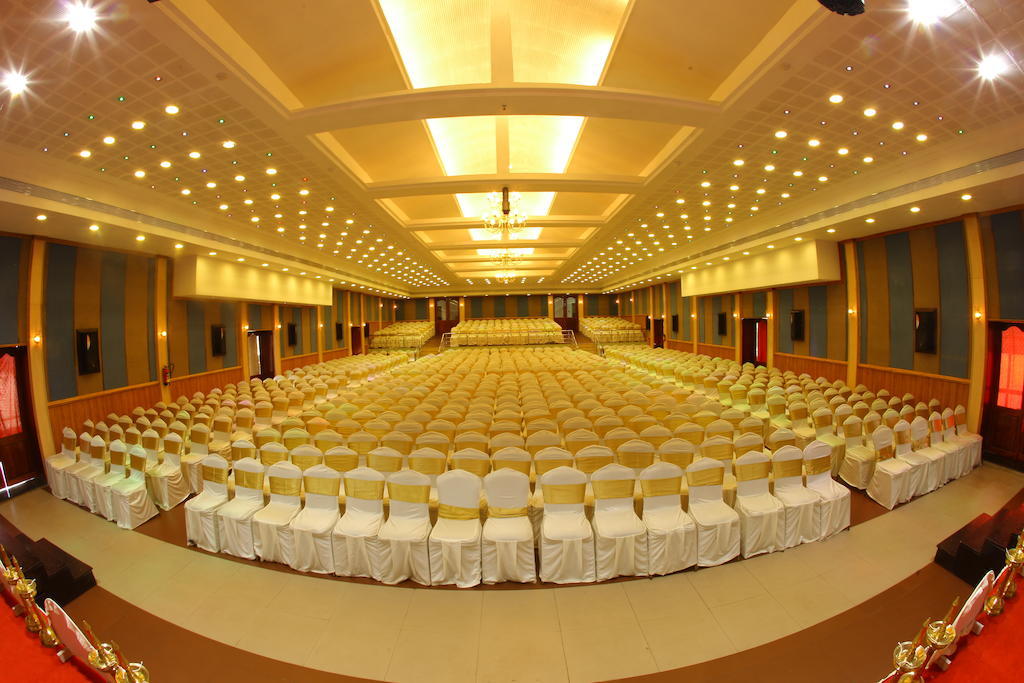 The Quilon Beach Hotel And Convention Center Колам Екстериор снимка